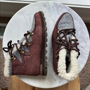 SOREL ANKLE BOOTS SZ 5 Excellent condition